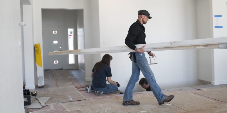Blue-Collar Jobs Boom as Covid-19 Boosts Housing, E-Commerce Demand