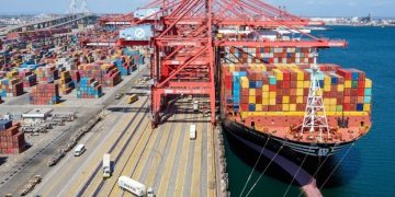 More cargo, More cargo lost >> Scuttlebutt Sailing News