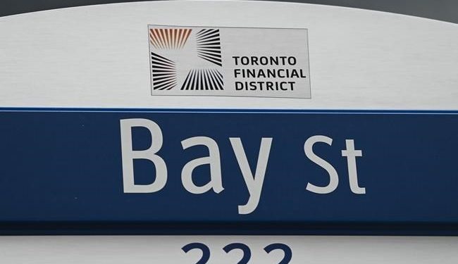 S&P/TSX composite falls as commodities, financials struggle