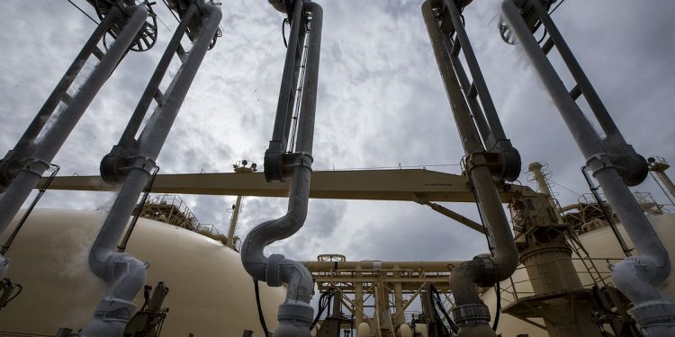 Petronet LNG – Higher Inventory Valuations, Trading Margins Led To Expansion In Q3 Margins: Dolat Capital – BloombergQuint