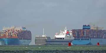 Another Maersk ship sailing for LA loses containers