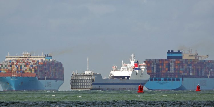 Another Maersk ship sailing for LA loses containers