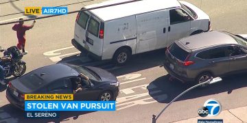 Driver of stolen cargo van leads LAPD on pursuit through LA area – Yahoo News