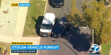 Woman exits stolen cargo van in the middle of pursuit – Yahoo News
