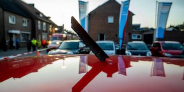 Investigation started as cargo plane showers metal parts on Limburg village