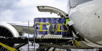 Shippers take to the sky as ocean congestion grows