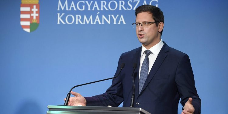 PMO Head Gulyás: Reports of EC Document on Hungary Procurement Laws ‘Fake News’