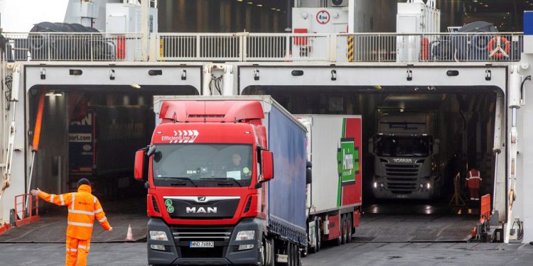 UK-Ireland freight tumbles as Brexit bites – POLITICO