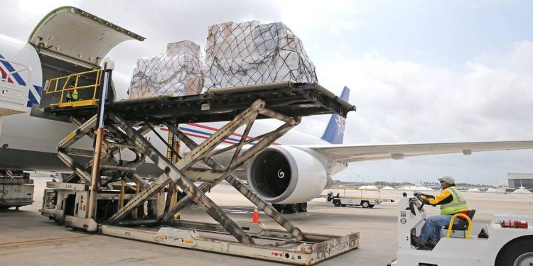 Miami airport sets cargo record in 2020