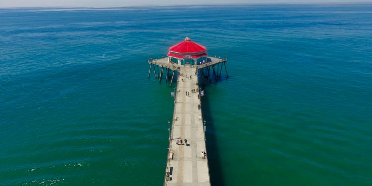 The Ruby’s at the end of Huntington Beach Pier will close forever on Friday – Orange County Register