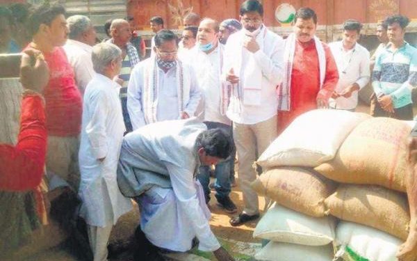 Farmers air paddy procurement woes during Congress visit- The New Indian Express