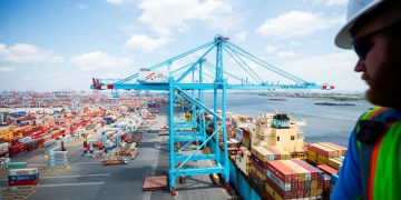 Among Piers: APM Terminals Elizabeth converts to green energy