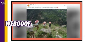 Fact Check | Image of RSS Workers Helping in Relief Work is Not From Chamoli