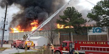 Firefighters battling blazes at unoccupied warehouse in northwest Houston, officials say
