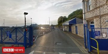 Seven arrested on board cargo ship in Portland Port – BBC News