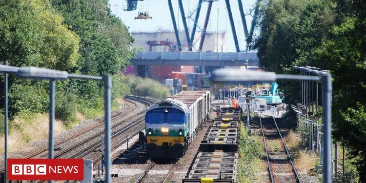 Rail lines west of Southampton to shut for freight terminal work – BBC News