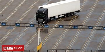 Brexit lorry chaos avoided as freight flows 'back to normal' – BBC News