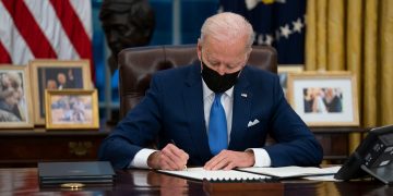 Biden Orders Review to Shore Up Supply Chain Resiliency | Voice of America
