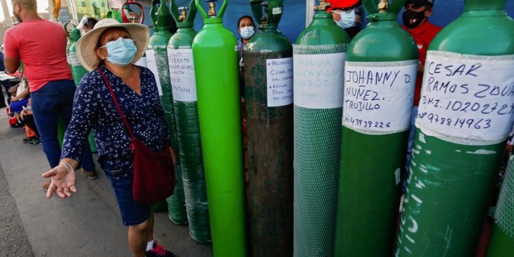 First cargo of medical oxygen arrives in Peru from Chile