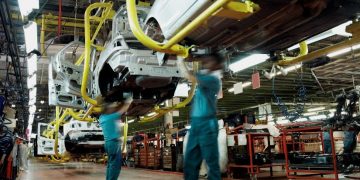 Auto chip shortage could be helped with supply chain AI technology, analyst suggests