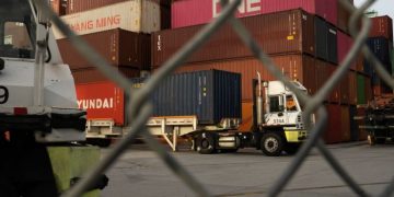 California Cargo Shippers Stuck With Worker Classification Test