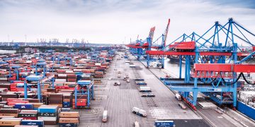Rail transport in port of Hamburg feels the brunt of shipping delays