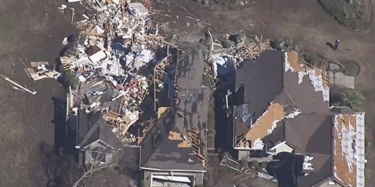 ‘We had very minimal warning’: 3 dead after tornado levels Ocean Isle neighborhood – WSOC Charlotte