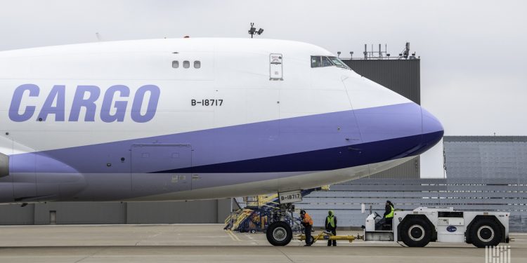 Transport buyers dig deeper into wallets for air cargo