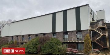 Stoke-on-Trent warehouse to make way for new development – BBC News
