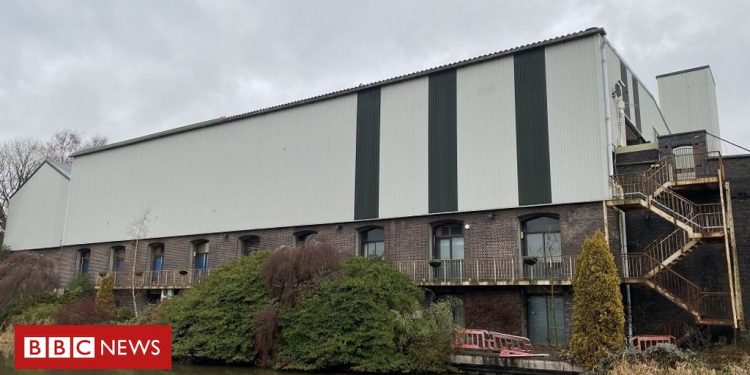 Stoke-on-Trent warehouse to make way for new development – BBC News