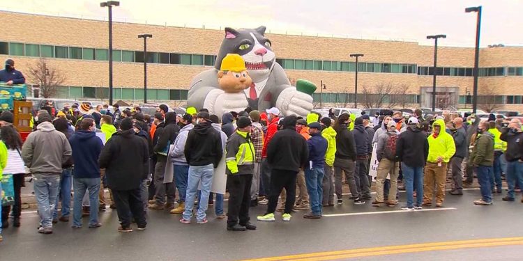 Protest opposes Amazon warehouse project in North Andover