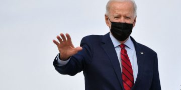 Biden backs ‘vitally important’ union drive at Amazon warehouse in Alabama
