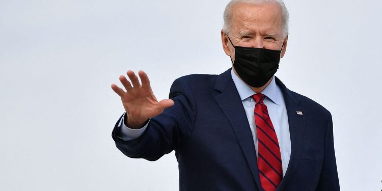 Biden backs ‘vitally important’ union drive at Amazon warehouse in Alabama
