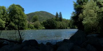 Hellgate Jetboat Excursions seeks to renew a dredge and fill permit for the Rogue River