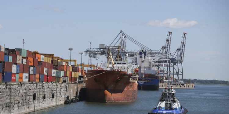 ‘It’s an extreme situation’: Low water levels on St. Lawrence River add to already high shipping rates for companies