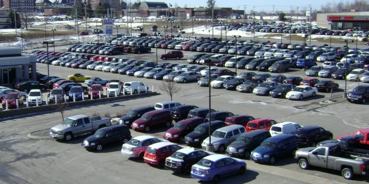 Car dealerships face lack of inventory on their lots